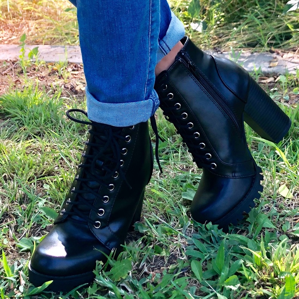Women Chunky Lace Up booties - Picture 5 of 8